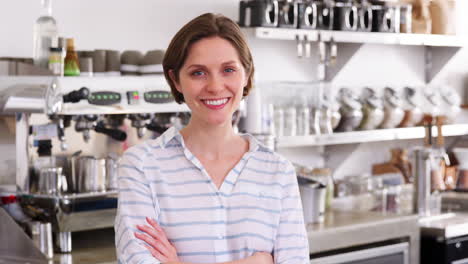 Young-woman-behind-the-counter-at-a-coffee-shop,-close-up