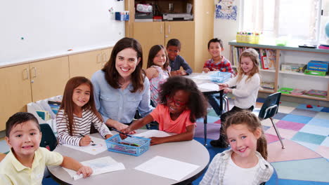 Female-elementary-school-teacher-with-her-pupils-in-class