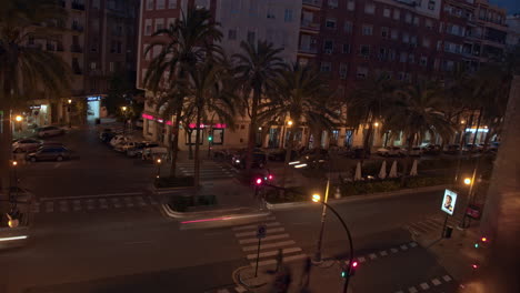 Zeitraffer-Einer-Straße-In-Valencia-Vom-Tag-Zur-Nacht-In-Spanien