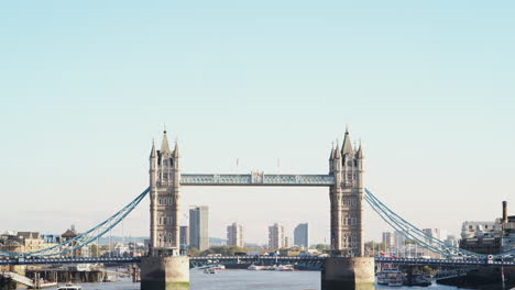 Traffic-crossing-Tower-Bridge-over-the-River-Thames-on-a-sunny-day-in-London