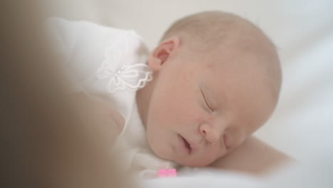 Newborn-baby-girl-asleep-while-in-her-crib