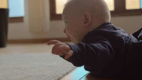 Baby-girl-wants-to-crawl-and-moving-hands-and-legs
