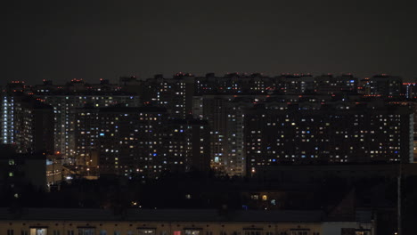 Nachtstadt-Beleuchtet-Mit-Lichtern-In-Wohnblöcken-Moskau-Russland