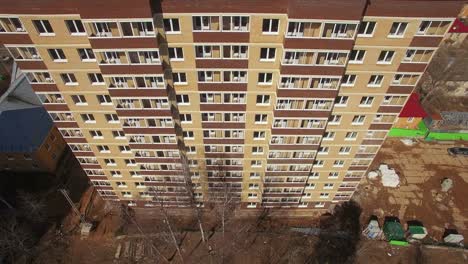 Neuer-Wohnblock-Wird-In-Den-Vororten-Gebaut,-Luftbild-Russland