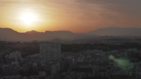 Ein-Dunkler-Sonnenuntergang-In-Alicante