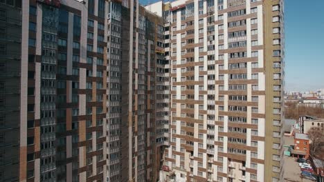 Bloque-De-Apartamentos-De-Gran-Altura-En-Construcción-Y-Vistas-A-Moscú,-Rusia