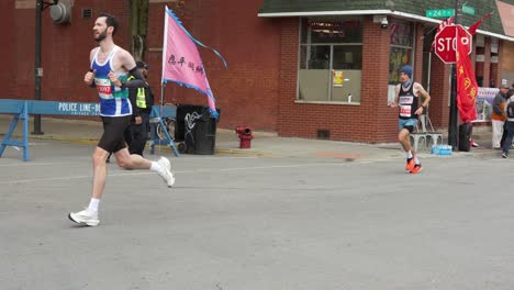 Runners-in-Action-at-Chicago-Marathon-2023