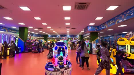 POV-SHOT-Inside-the-mall,-men-are-playing-games-with-their-children-in-Crazy-World
