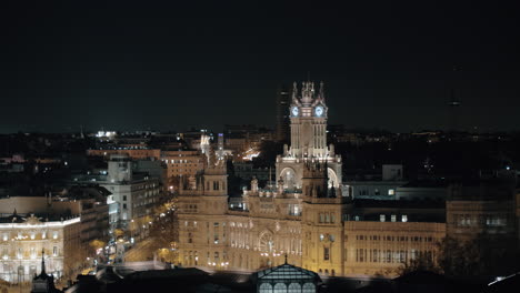 Vista-Nocturna-Del-Palacio-De-Cibeles-En-Madrid-España