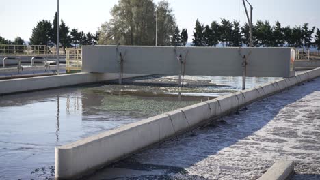 Abwasserreinigung-Im-Belüftungsprozess-In-Einer-Wasseraufbereitungsanlage