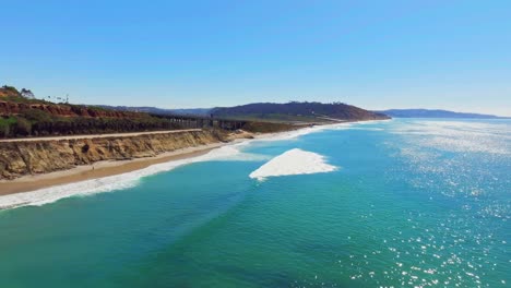 Torrey-Pines-State-Beach-With-Scenic-Seascape-In-San-Diego,-California,-USA---drone-shot