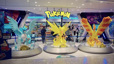 Osaka-Pokémon-Center-Ausstellung-Mit-Drei-Legendären-Vögeln