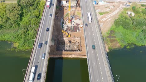Neue-Stützenbaustelle-Für-Die-Mittelbrücke-Der-A1-In-Kaunas,-Luftaufnahme