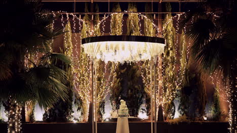 Elegant-Outdoor-Wedding-Cake-Display