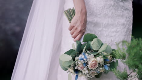 Elegant-Bridal-Bouquet-in-White-Gown