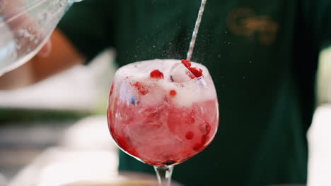Gin-Cocktail-Eleganz-Im-Glas