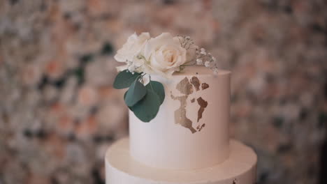 Elegant-Gold-Leaf-Wedding-Cake