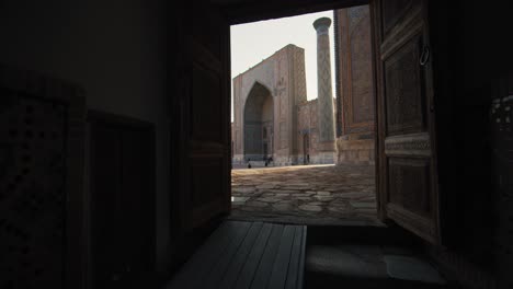 Registán-Ciudad-De-Samarcanda-Uzbekistán-Puertas-De-La-Madraza-Detilya-Kari-Arquitectura-Islámica-37-De-38