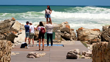 Atracción-Turística-Costera-En-Cabo-Agulhas,-El-Punto-Más-Meridional-De-África.