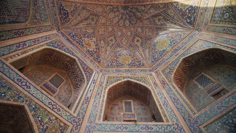 Registán-Ciudad-De-Samarcanda-Uzbekistán-Dentro-De-La-Arquitectura-Islámica-De-La-Madraza-Detilya-Kari-7-De-38