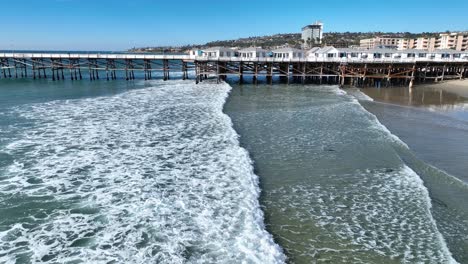 Malerische-Welle-Am-Pazifikstrand-In-San-Diego,-Vereinigte-Staaten