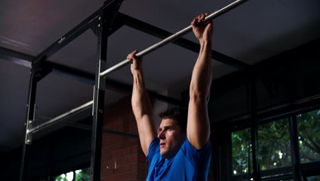 Man-doing-chin-up-exercises-on-a-pull-up-bar-in-a-gym