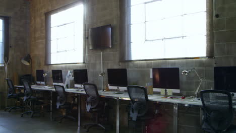 Leerer-Innenraum-Eines-Modernen-Designbüros,-Aufgenommen-Auf-R3D