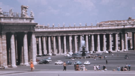 Die-Bernini-Kolonnade-Umgibt-Den-Berühmten-Petersplatz-In-Rom-Der-1960er-Jahre
