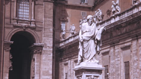 Skulptur-Von-St.-Paul-In-Der-Nähe-Der-Basilika-St.-Peter-In-Der-Vatikanstadt-Im-Vintage-Stil-Der-1960er-Jahre