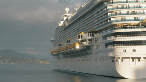 Cruise-ship-at-anchor