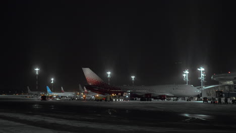 Blick-Auf-Den-Flughafen-Wnukowo-In-Der-Winternacht-Moskau