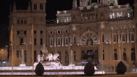 Palacio-De-Cibeles-Con-Fuente-Emblemático-De-Madrid-En-La-Noche-España