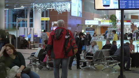 Menschen-Im-Wartebereich-Des-Terminals-D-Am-Moskauer-Flughafen-Scheremetjewo