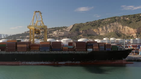 Zeitraffer-Des-Arbeitenden-Krans-Im-Containerhafen-Spanien