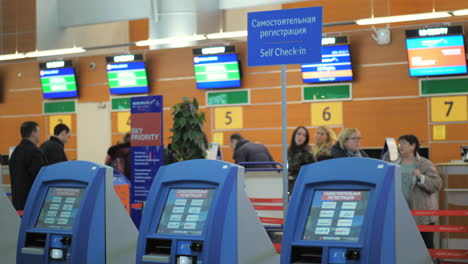 Quioscos-De-Autofacturación-En-La-Terminal-D-Del-Aeropuerto-Sheremetyevo-De-Moscú