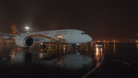 Loading-cargo-container-into-the-plane-of-Hainan-Airlines-at-night