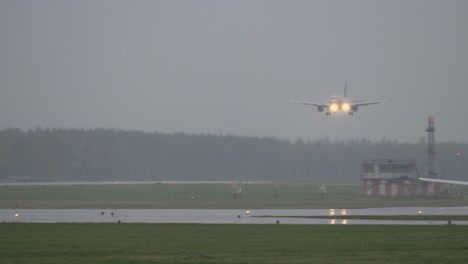 Aeroflot-airplane-landing-on-wet-runway-Moscow