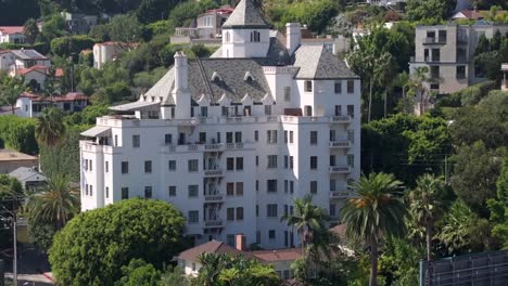 Famous-Chateau-Marmont-Hotel-on-Sunset-Boulevard-in-Los-Angeles,-aerial-push-in-view