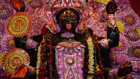 Diwali-Es-Uno-De-Los-Festivales-Más-Grandes-De-La-India,-En-Este-Festival-Se-Adora-A-Kali,-Una-De-Las-Deidades-Hindúes.