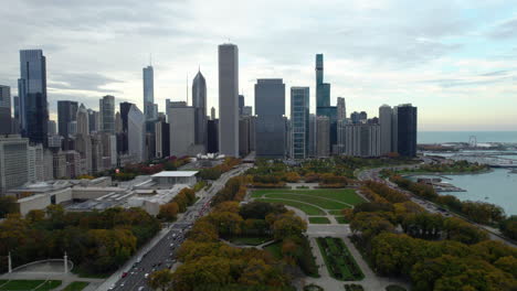 Drone-shot-over-the-Grant-park,-toward-the-New-Eastside-skyline,-fall-in-Chicago