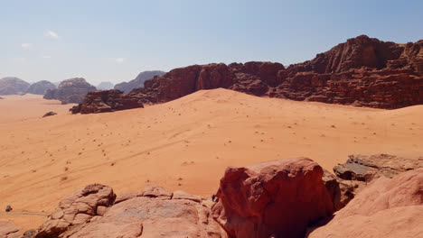 Epischer,-Weitläufiger-Wüstenblick-Auf-Das-Sandtal-Des-Wadi-Rum