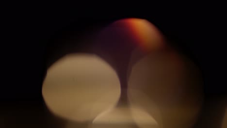 Licht-Leckt-4K-Filmmaterial.-Lens-Glow-Flare-Bokeh-Overlays,-Brennender-Flammenhintergrund.-Blitzstrahleneffekt