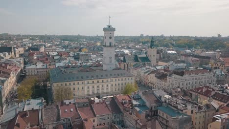 Ciudad-Aérea-Lviv,-Ucrania.-Ciudad-Europea.-Zonas-Populares-De-La-Ciudad.-Ayuntamiento