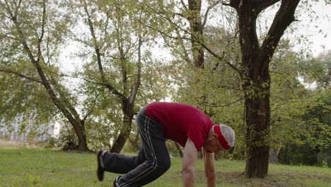 Elderly-sporty-man-doing-push-up-exercises.-Workout-cardio-outside-in-city-park-at-morning