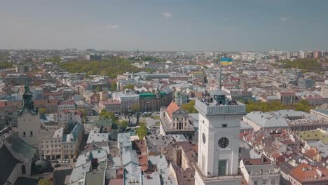 Ciudad-Aérea-Lviv,-Ucrania.-Ciudad-Europea.-Zonas-Populares-De-La-Ciudad.-Ayuntamiento
