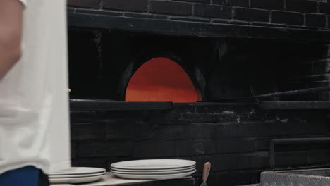 Pizzeria-Da-Michele&#39;s-Holzofen,-Neapel,-Italien