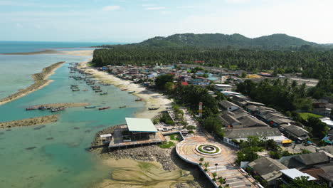 Thailand-scenic-aerial-footage-of-Maret,-Ko-Samui-District,-Surat-Thani,-famous-travel-holiday-destination-in-south-east-asia