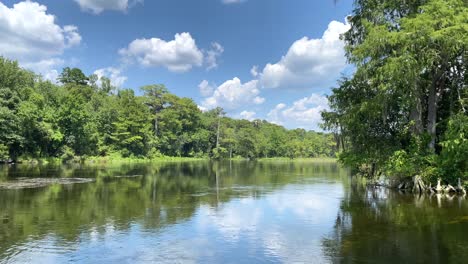 Enjoying-a-boat-ride-on-the-river-in-the-Wakulla-Springs-State-Park-in-Tallahassee,-Florida-on-a-bright-summer-day