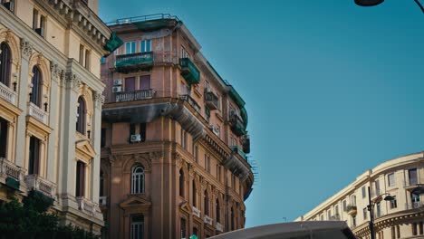 Morgenlicht-Auf-Neapolitanischen-Straßen,-Neapolitanische-Stadtansicht