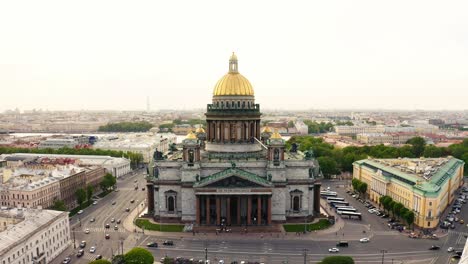 Aerial-drone-shot-of-Russian-Orthodox-Saint-Isaac's-Cathedral